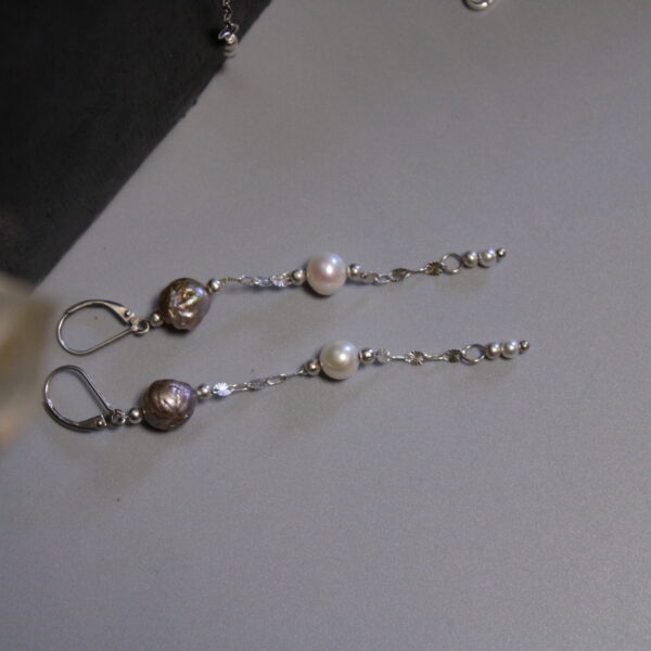 Aphrodite Boucles d'oreilles pendantes longues en Perles de culture & 2 keshi ,Argent 925